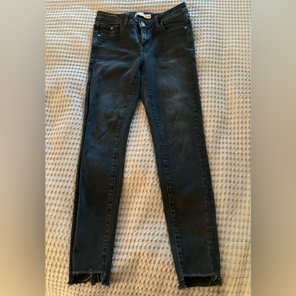 Women’s skinny jeans, dark blue distressed Brand: ZARA, Size: 4